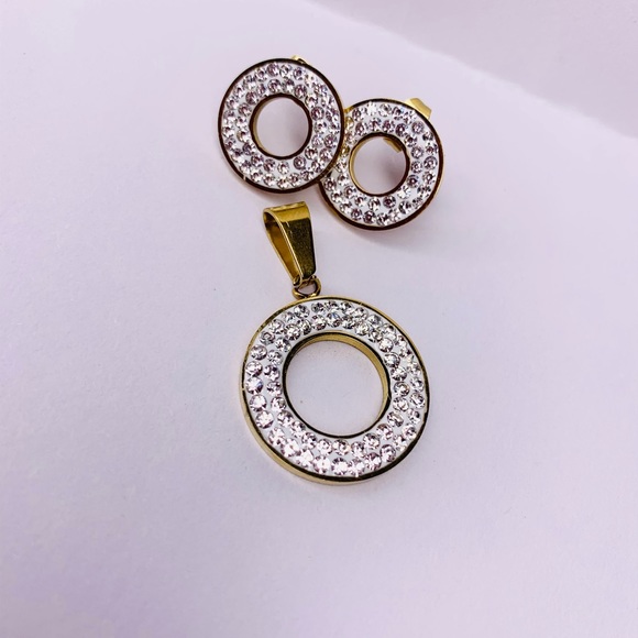 Circle shaped Gold Plated Earrings and Pendant Set Long Lasting, non faded - Picture 3 of 5